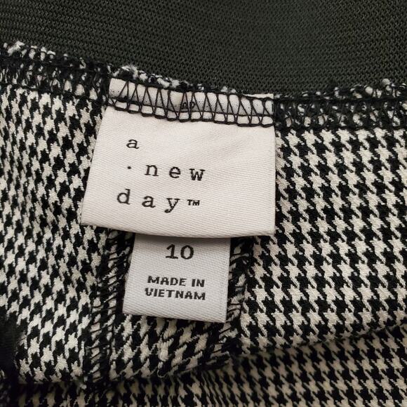 A New Day Women's Size 10 Bi-Stretch Skinny Ankle Pants Black Gingham New - Picture 4 of 5